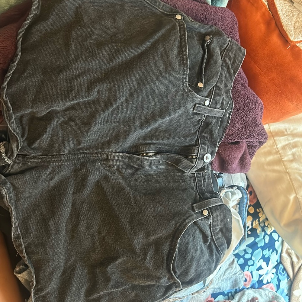 Levi’s mom jeans shorts